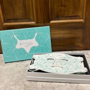 Omnilux Face Contour LED Mask